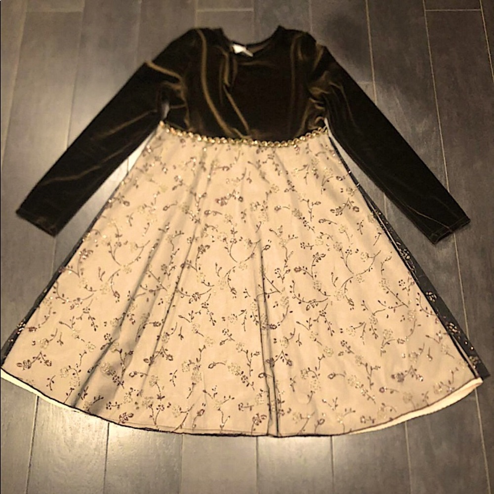 Girls size 14 dress🏷